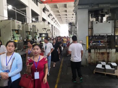 熱烈歡迎玉立安徽阜陽客戶團(tuán)隊(duì)參觀玉立集成灶工廠